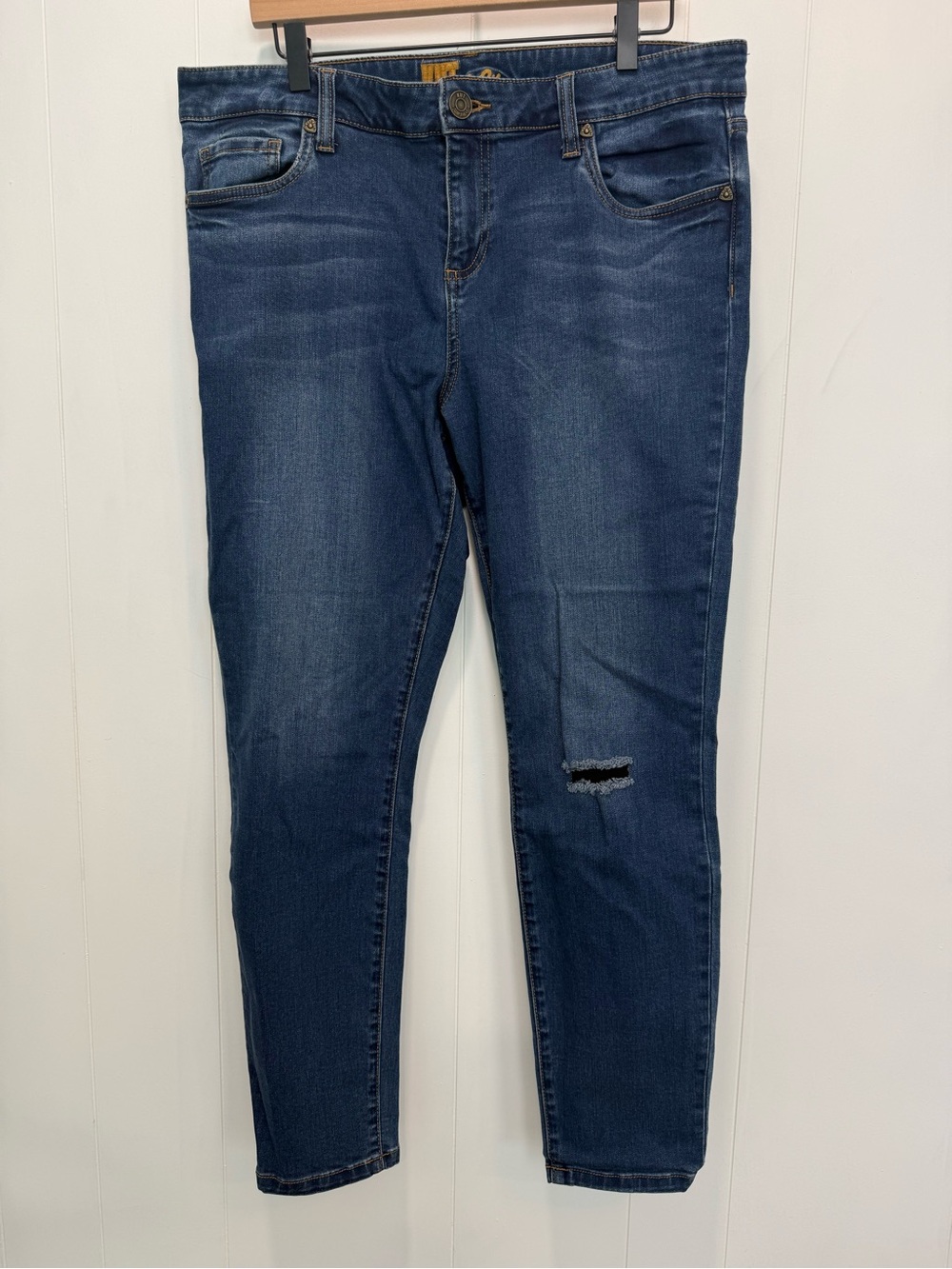 Kut from the Kloth Medium Wash Distressed Knee Jeans Size 14